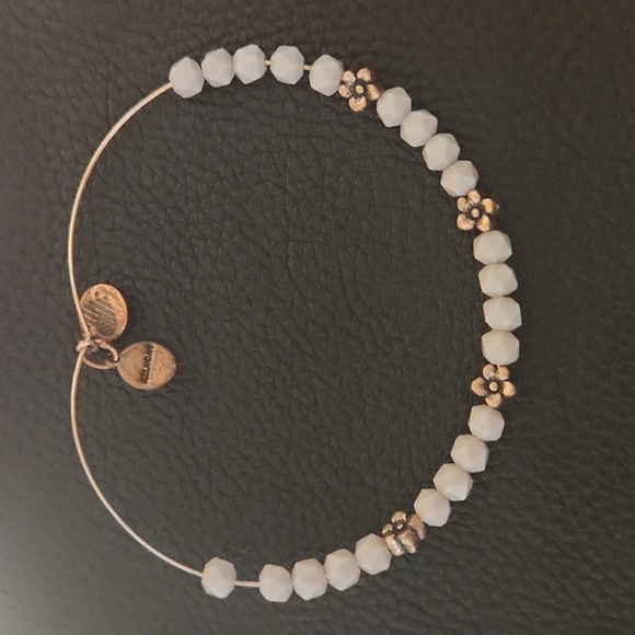 NWOT Alex and Ani Daisy Bracelet Daisy's - Picture 2 of 4